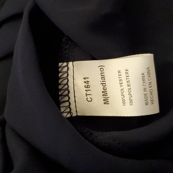 NWT Crescent Wassio pleated front navy split neck blouse, size medium - Picture 4 of 8